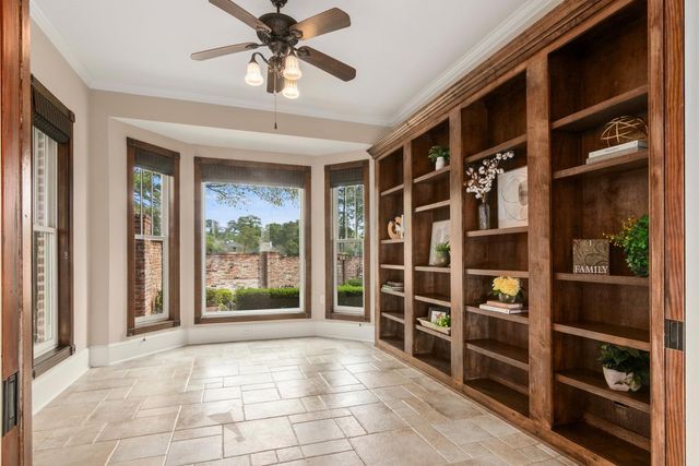 15 Forest Green Trail, Kingwood, TX 77339