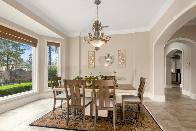 15 Forest Green Trail, Kingwood, TX 77339