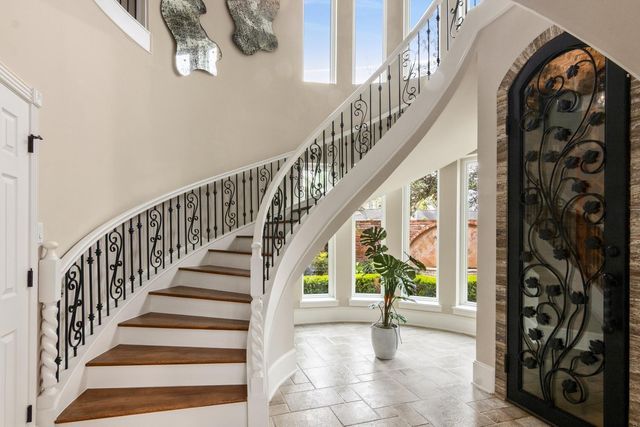 15 Forest Green Trail, Kingwood, TX 77339