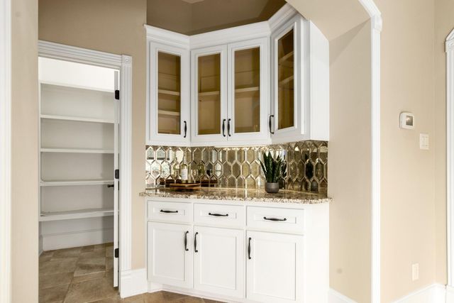 15 Forest Green Trail, Kingwood, TX 77339