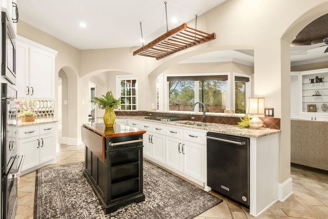 15 Forest Green Trail, Kingwood, TX 77339