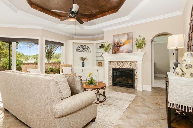 15 Forest Green Trail, Kingwood, TX 77339