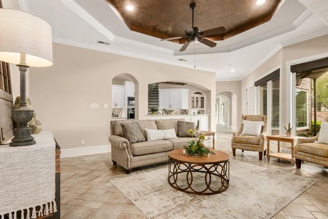 15 Forest Green Trail, Kingwood, TX 77339