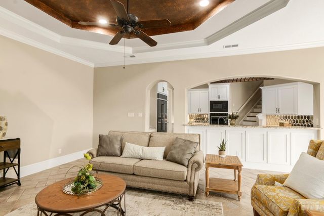 15 Forest Green Trail, Kingwood, TX 77339