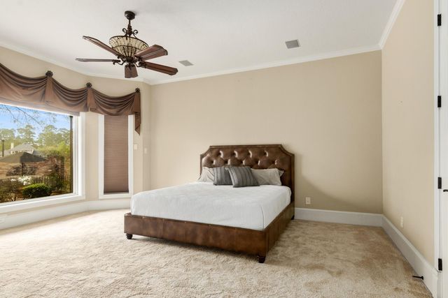 15 Forest Green Trail, Kingwood, TX 77339