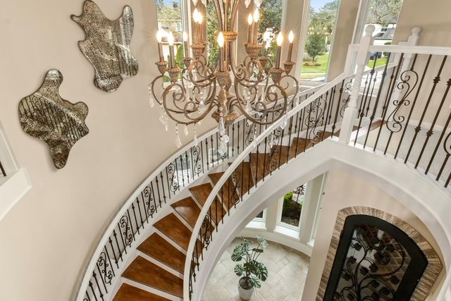 15 Forest Green Trail, Kingwood, TX 77339