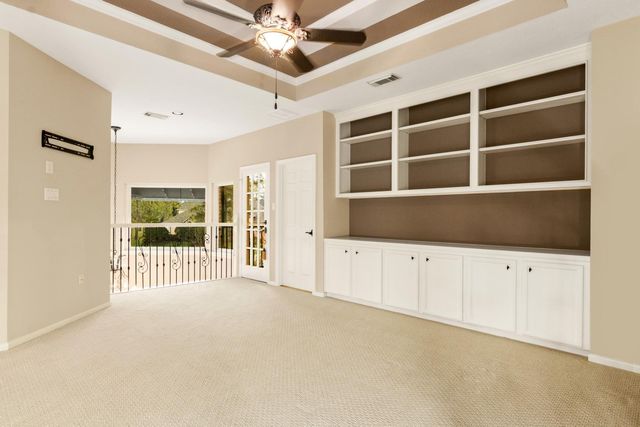 15 Forest Green Trail, Kingwood, TX 77339