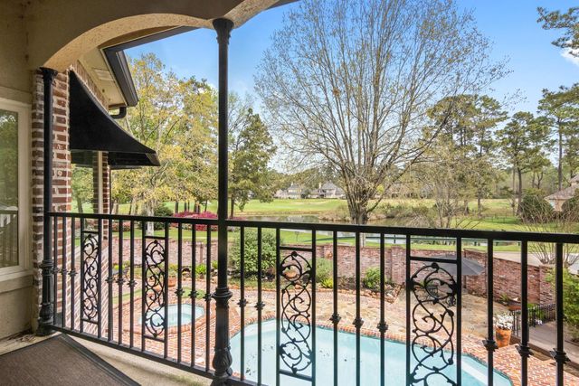 15 Forest Green Trail, Kingwood, TX 77339