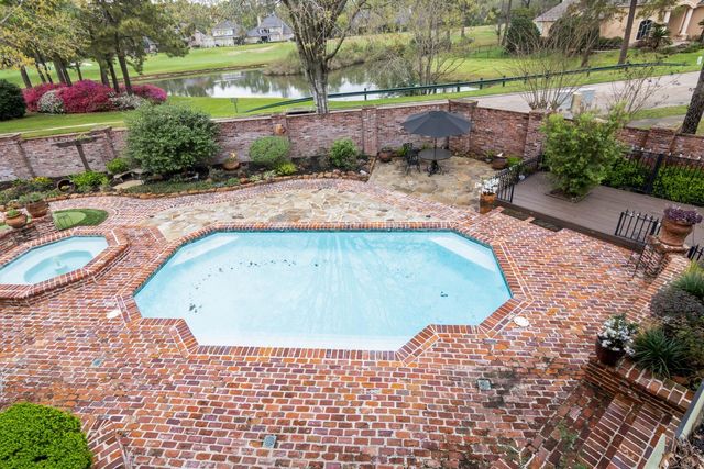 15 Forest Green Trail, Kingwood, TX 77339