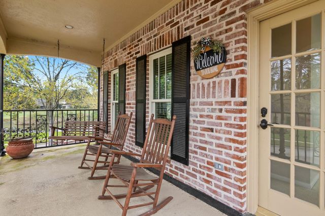 15 Forest Green Trail, Kingwood, TX 77339