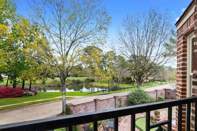 15 Forest Green Trail, Kingwood, TX 77339