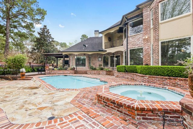 15 Forest Green Trail, Kingwood, TX 77339