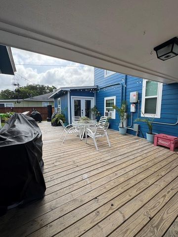 701 14th Avenue N, Texas City, TX 77590