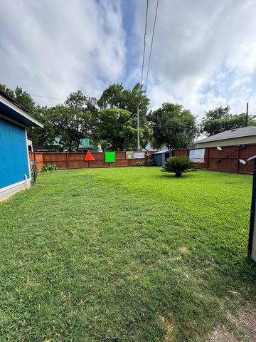 701 14th Avenue N, Texas City, TX 77590