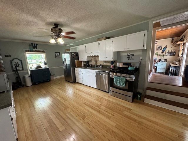 701 14th Avenue N, Texas City, TX 77590