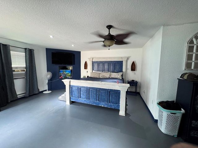 701 14th Avenue N, Texas City, TX 77590