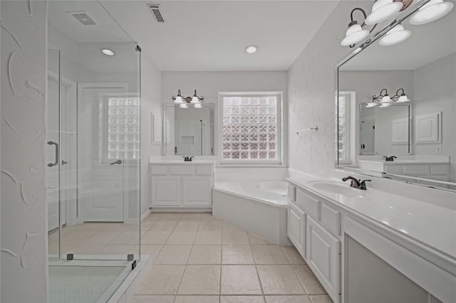 78 W Shale Creek Circle, The Woodlands, TX 77382