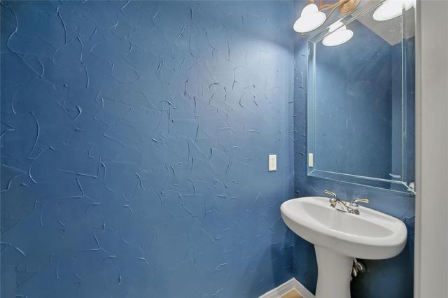 78 W Shale Creek Circle, The Woodlands, TX 77382