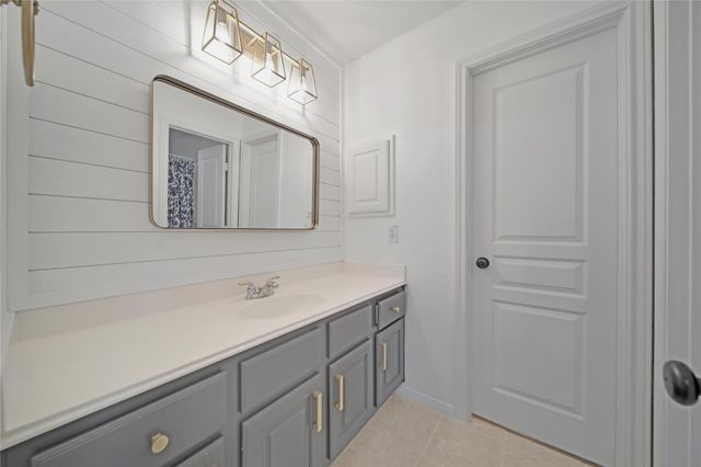 78 W Shale Creek Circle, The Woodlands, TX 77382