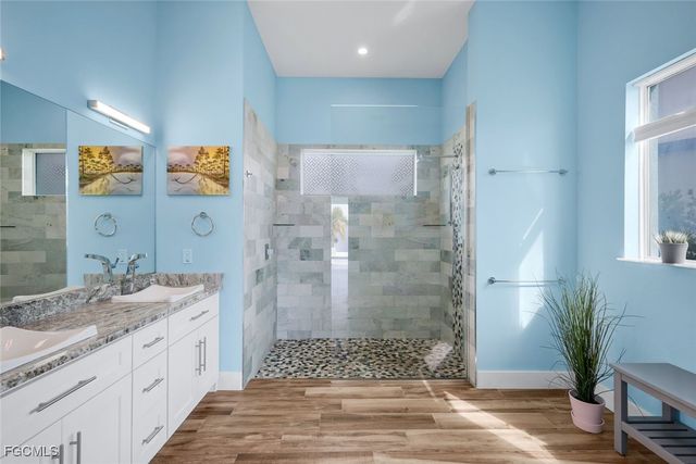 1000 NW 37th PL, Cape Coral, FL 33993