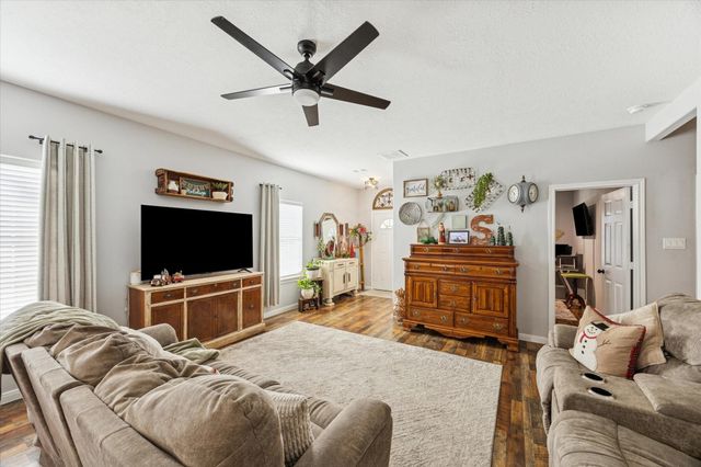 26550 Armadillo Drive, Hempstead, TX 77445