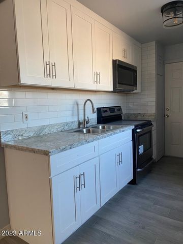 1321 N 48th Place 2, Phoenix, AZ 85008