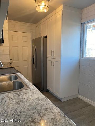 1321 N 48th Place 2, Phoenix, AZ 85008