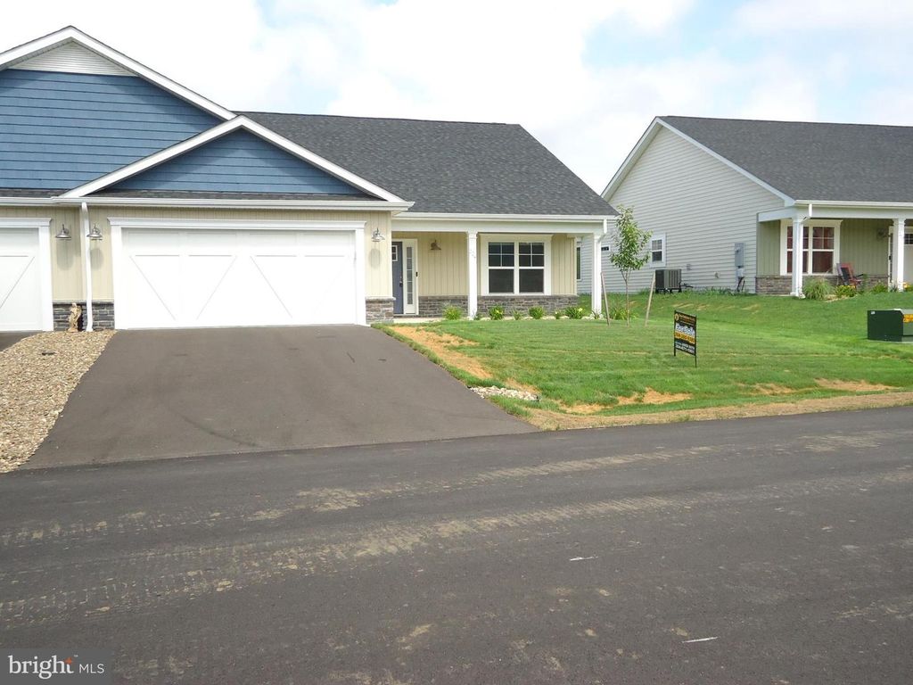 224 DRIPPING SPRING DR, Hedgesville, WV 25427
