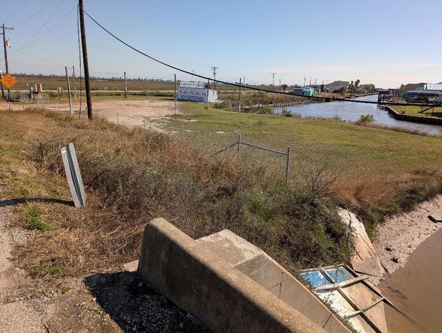 201 Carancahua Street, Sargent, TX 77414