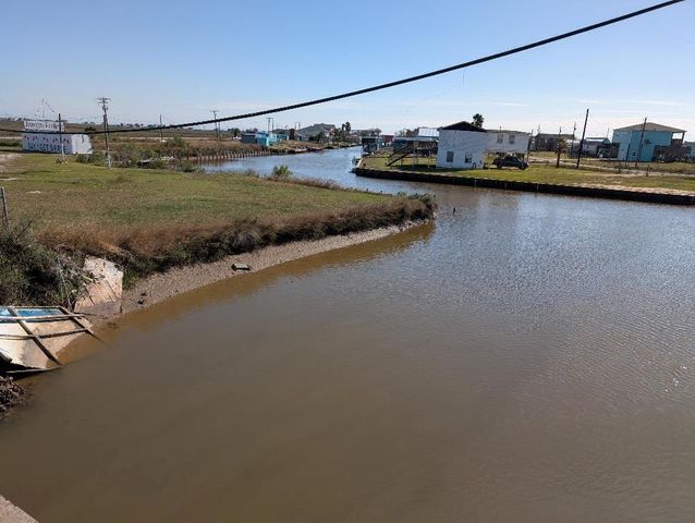 201 Carancahua Street, Sargent, TX 77414