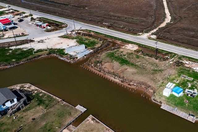 201 Carancahua Street, Sargent, TX 77414