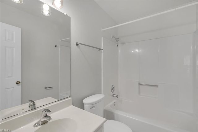 106 Heather Way Apt D, Yorktown, VA 23693