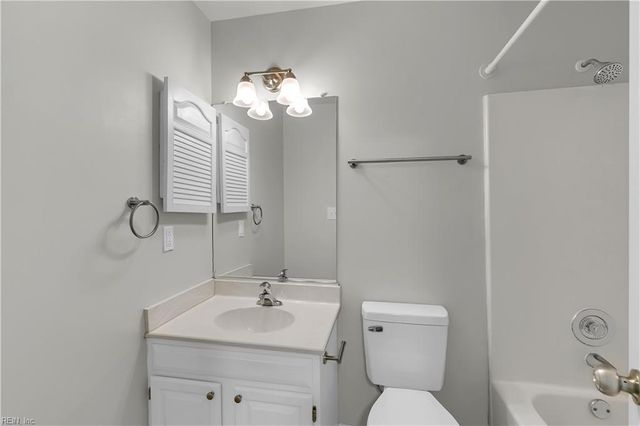 106 Heather Way Apt D, Yorktown, VA 23693