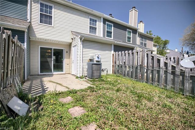 106 Heather Way Apt D, Yorktown, VA 23693