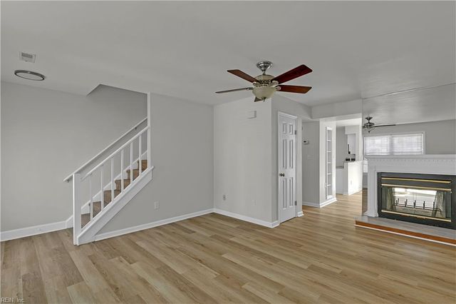 106 Heather Way Apt D, Yorktown, VA 23693