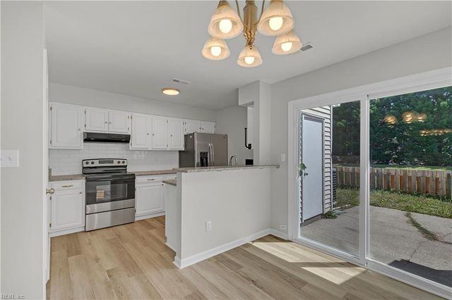 106 Heather Way Apt D, Yorktown, VA 23693