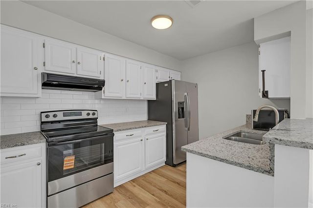 106 Heather Way Apt D, Yorktown, VA 23693