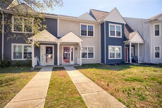 106 Heather Way Apt D, Yorktown, VA 23693