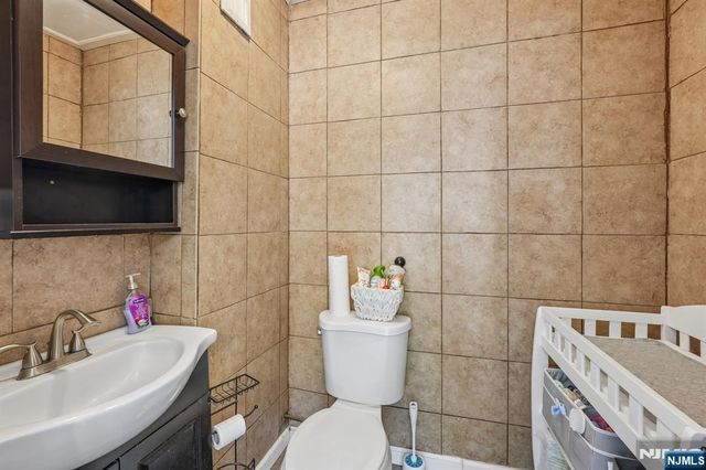 2 Howard Street, Pompton Lakes, NJ 07442