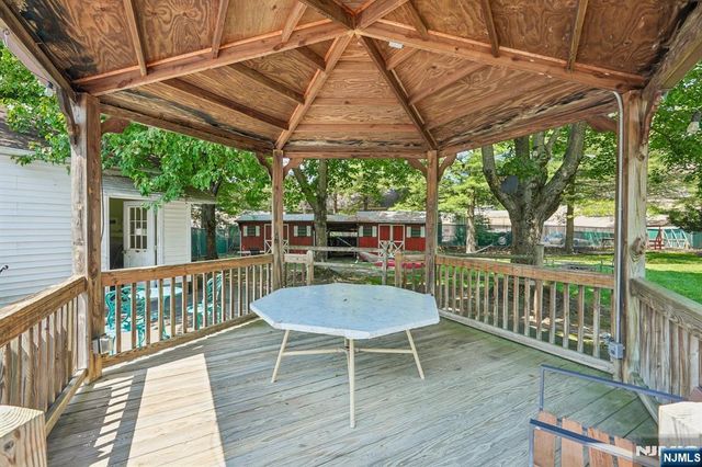 2 Howard Street, Pompton Lakes, NJ 07442