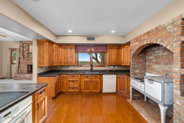 3380 S Hunters Run, Tucson, AZ 85730