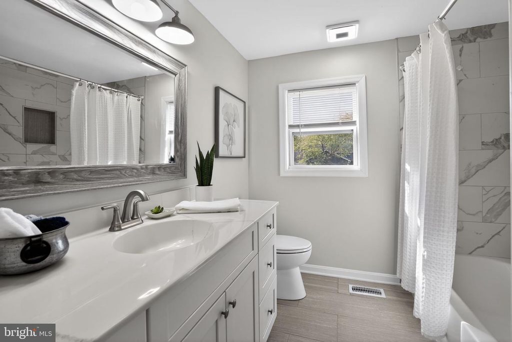 Image 10 of property listing at 225 NICHOLS MANOR DR, Stevensville, MD 21666