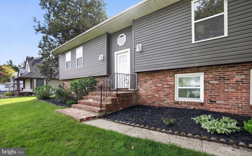 Image 2 of property listing at 225 NICHOLS MANOR DR, Stevensville, MD 21666