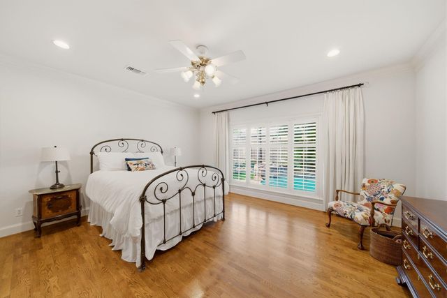 3 Martin Lane, Spring Valley Village, TX 77055