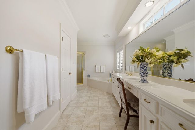 3 Martin Lane, Spring Valley Village, TX 77055