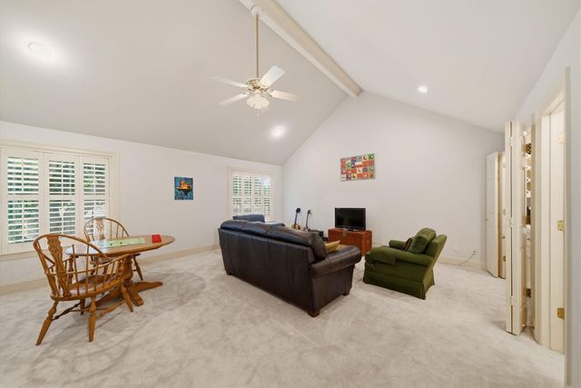 3 Martin Lane, Spring Valley Village, TX 77055