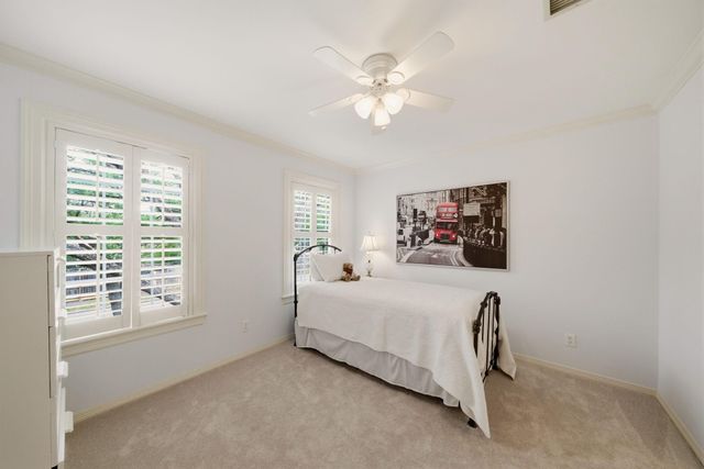 3 Martin Lane, Spring Valley Village, TX 77055