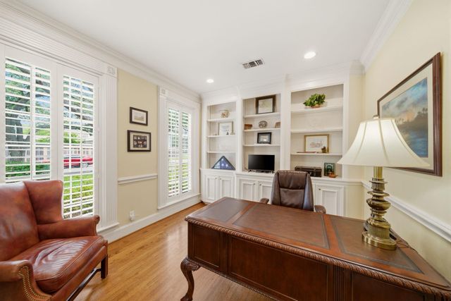 3 Martin Lane, Spring Valley Village, TX 77055