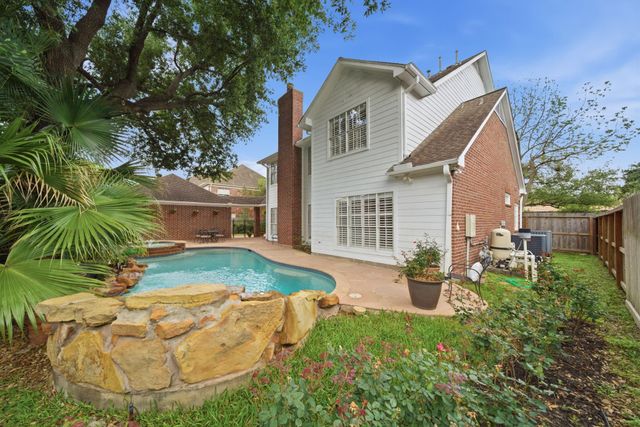 3 Martin Lane, Spring Valley Village, TX 77055