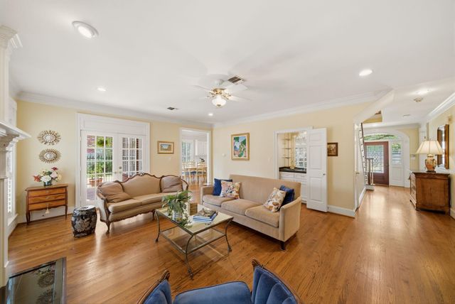 3 Martin Lane, Spring Valley Village, TX 77055